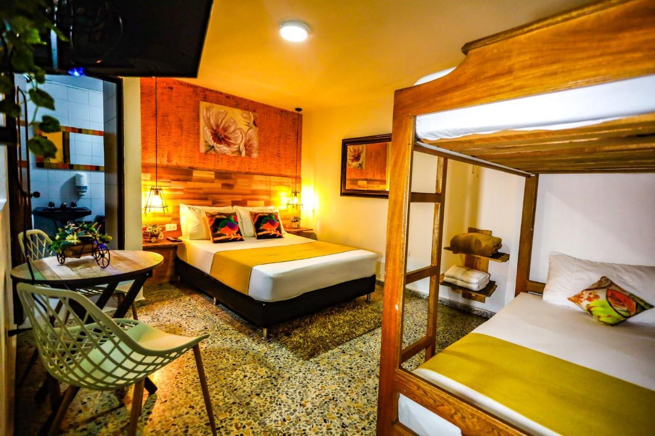 Hotel The Garden Lleras 10 Medellín Esterno foto